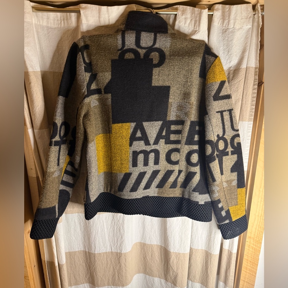 Graphic Patterned Zip-Up Jacket - image 4